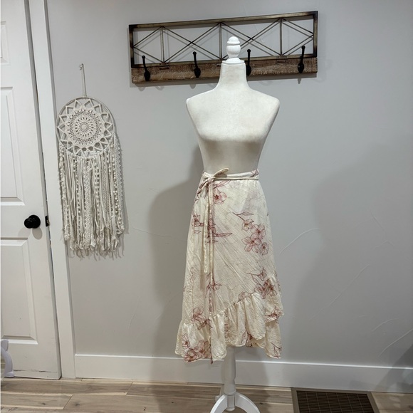 Billabong Dresses & Skirts - Billabong Cream Wrap Skirt with Dusty Rose Floral